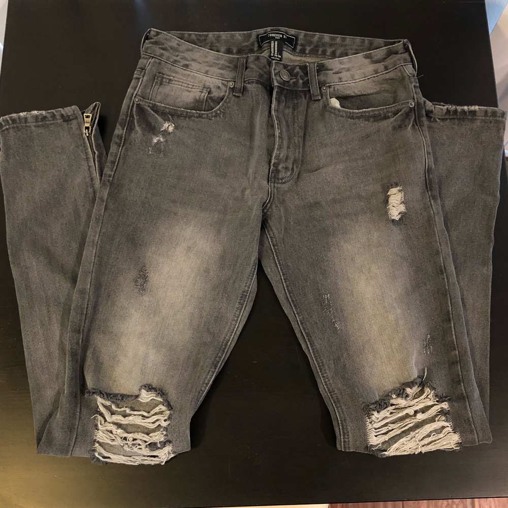 Men’s distressed jeans